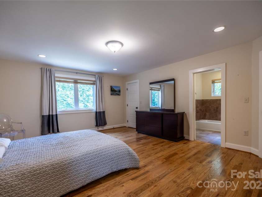 122 Bent Creek Preserve Road, Asheville, NC 28806.  MLS# CAR4266867, YatesRealty ID 19981. Primary Bedroom with En Suite Bathroom