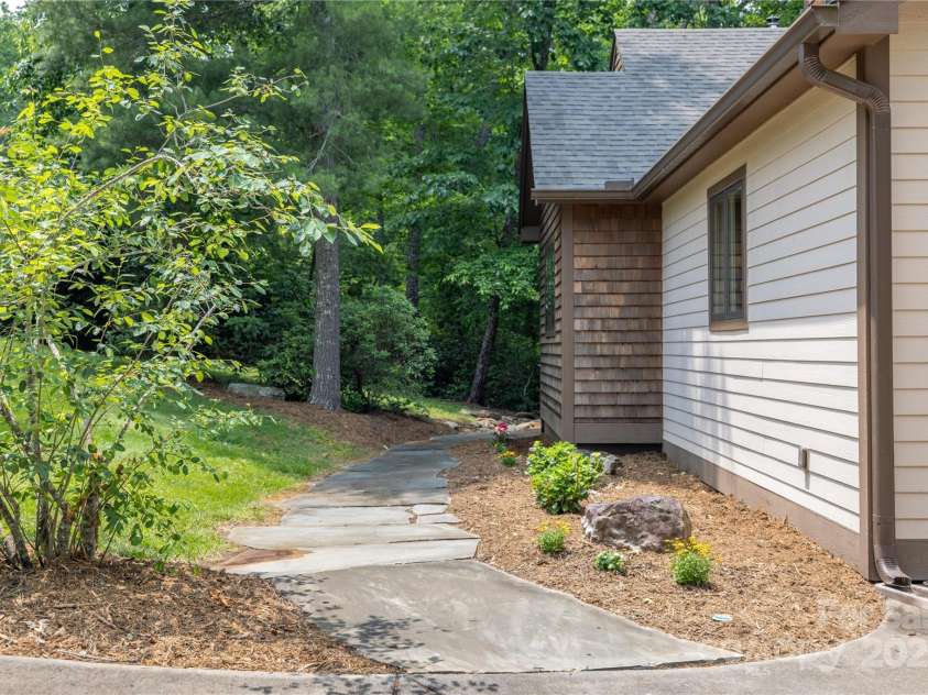122 Bent Creek Preserve Road, Asheville, NC 28806.  MLS# CAR4266867, YatesRealty ID 19981. Stone Walkway