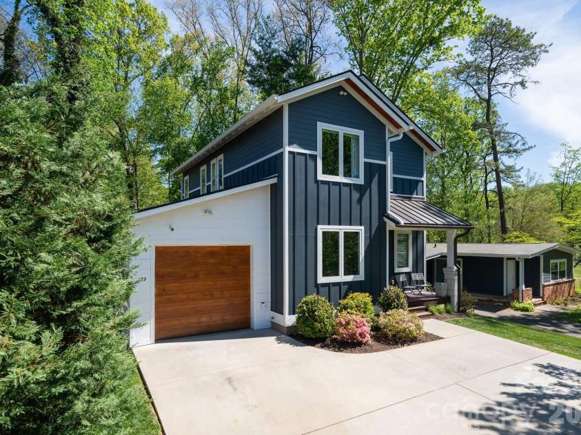 139 Linden Street, Arden, NC 28704.  MLS# CAR4368337, YatesRealty ID 19981. Front Yard