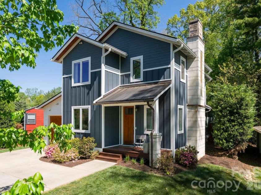 139 Linden Street, Arden, NC 28704.  MLS# CAR4368337, YatesRealty ID 19981. Front Yard