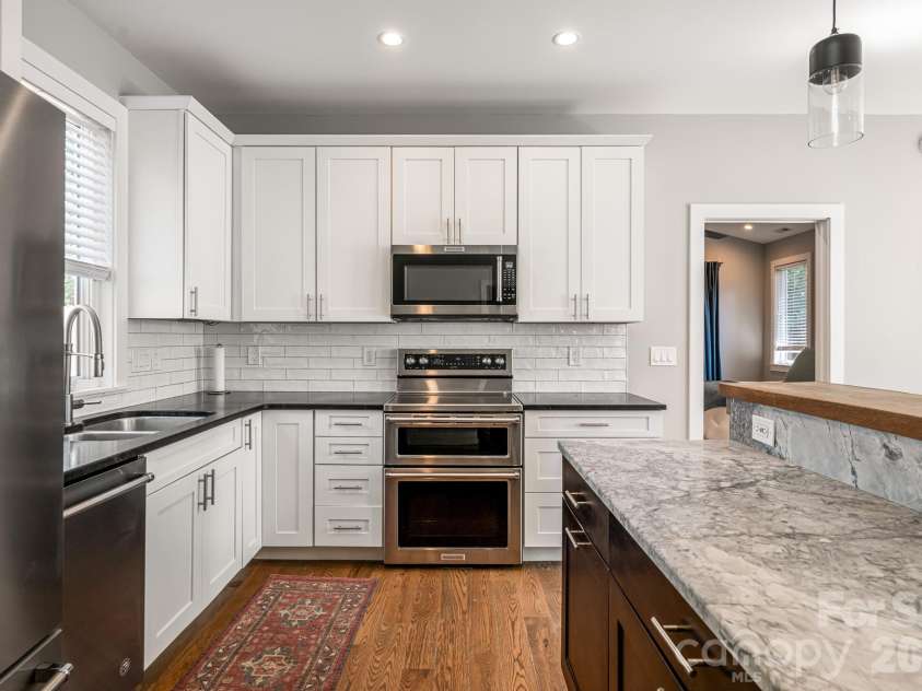 139 Linden Street, Arden, NC 28704.  MLS# CAR4368337, YatesRealty ID 19981. Kitchen