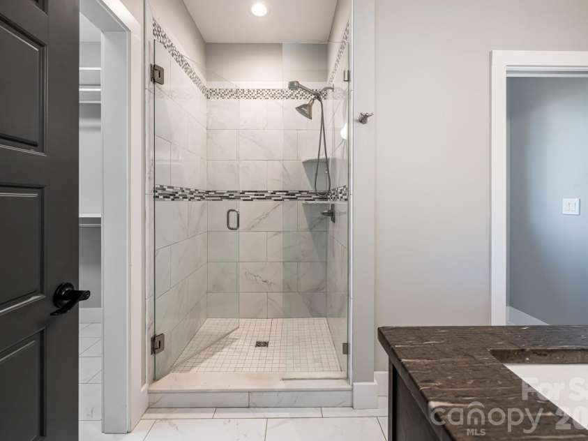 139 Linden Street, Arden, NC 28704.  MLS# CAR4368337, YatesRealty ID 19981. Primary Bathroom