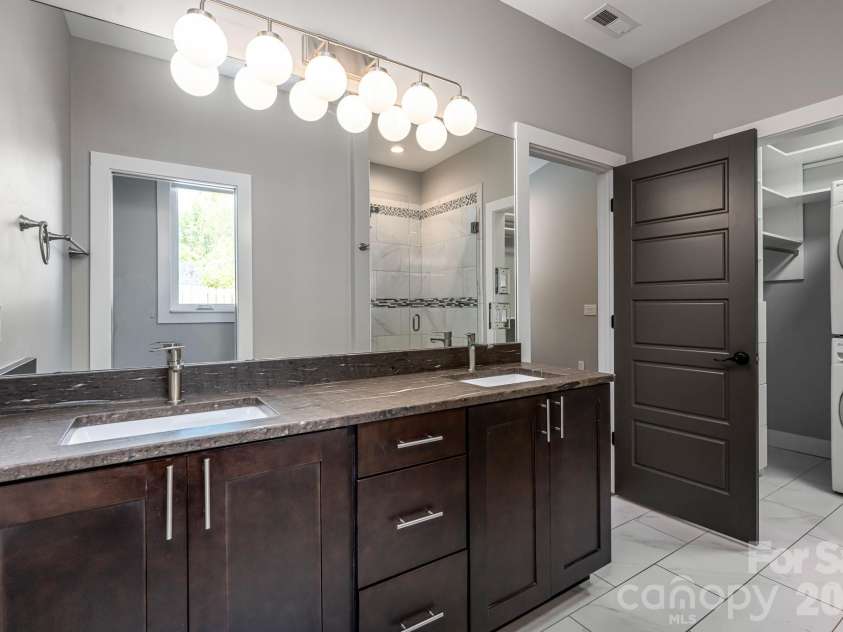 139 Linden Street, Arden, NC 28704.  MLS# CAR4368337, YatesRealty ID 19981. Primary Bathroom