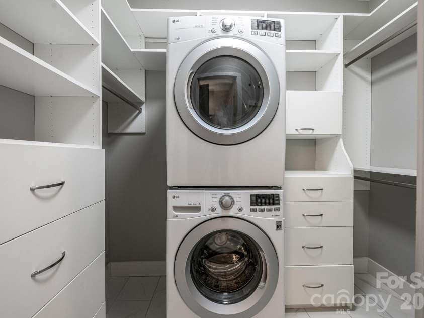 139 Linden Street, Arden, NC 28704.  MLS# CAR4368337, YatesRealty ID 19981. Primary Closet