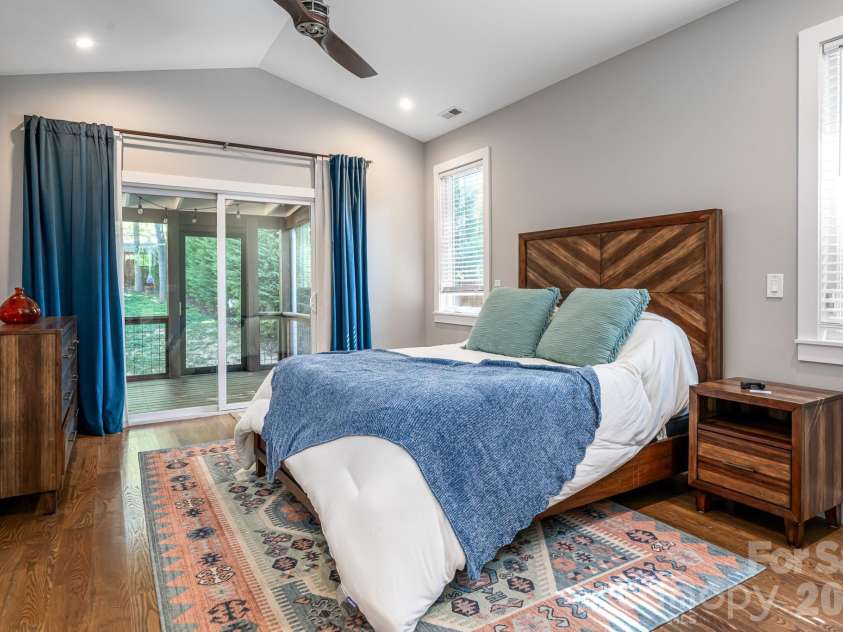 139 Linden Street, Arden, NC 28704.  MLS# CAR4368337, YatesRealty ID 19981. Primary Room
