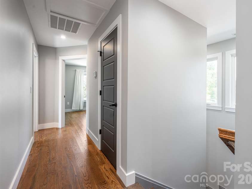 139 Linden Street, Arden, NC 28704.  MLS# CAR4368337, YatesRealty ID 19981. Upstairs Hallway
