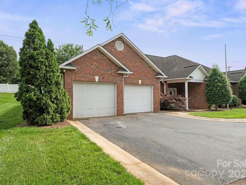104 Mooreland Drive, Conover, NC 28613.  MLS# CAR4271676, YatesRealty ID 19983. 