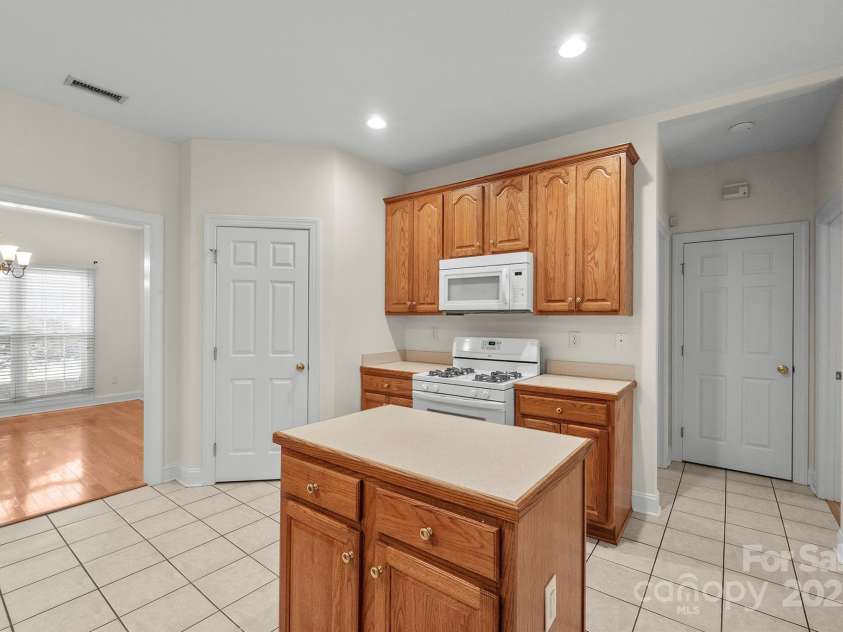 104 Mooreland Drive, Conover, NC 28613.  MLS# CAR4271676, YatesRealty ID 19983. 