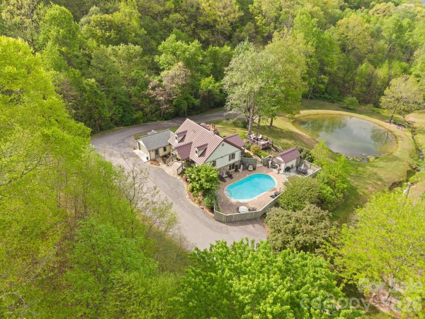 25 View Ridge Parkway, Leicester, NC 28748.  MLS# CAR4368592, YatesRealty ID 19983. 