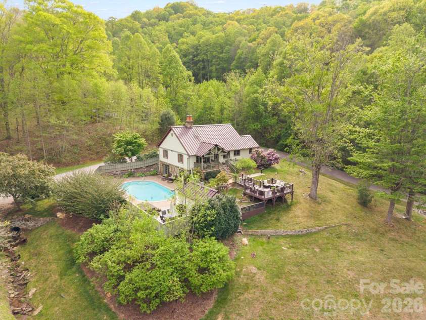 25 View Ridge Parkway, Leicester, NC 28748.  MLS# CAR4368592, YatesRealty ID 19983. 