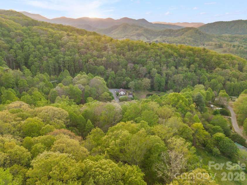 25 View Ridge Parkway, Leicester, NC 28748.  MLS# CAR4368592, YatesRealty ID 19983. 