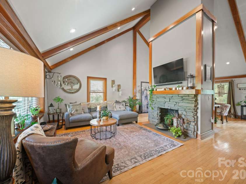 25 View Ridge Parkway, Leicester, NC 28748.  MLS# CAR4368592, YatesRealty ID 19983. 