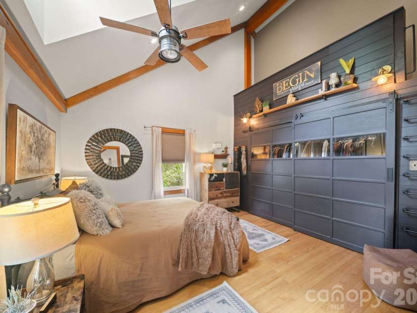 25 View Ridge Parkway, Leicester, NC 28748.  MLS# CAR4368592, YatesRealty ID 19983. 
