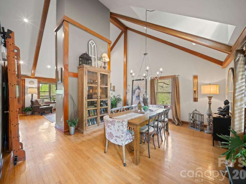 25 View Ridge Parkway, Leicester, NC 28748.  MLS# CAR4368592, YatesRealty ID 19983. 