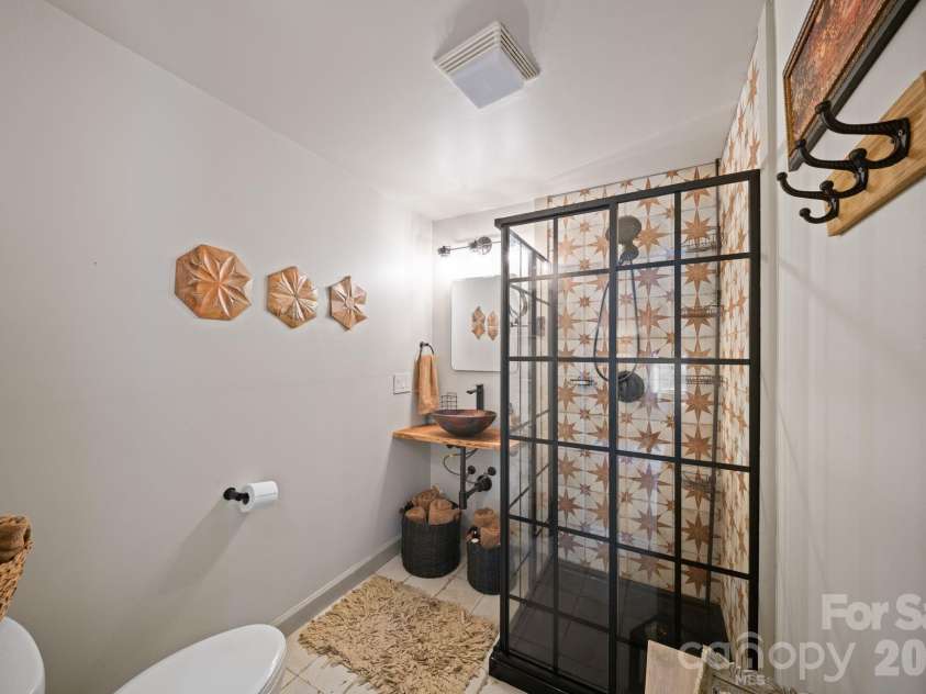 25 View Ridge Parkway, Leicester, NC 28748.  MLS# CAR4368592, YatesRealty ID 19983. 