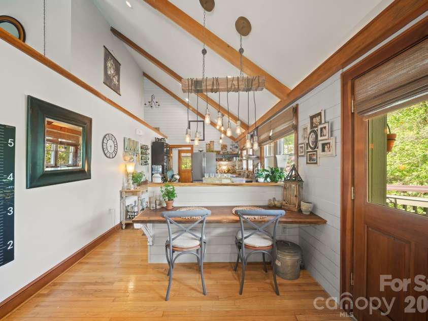 25 View Ridge Parkway, Leicester, NC 28748.  MLS# CAR4368592, YatesRealty ID 19983. 