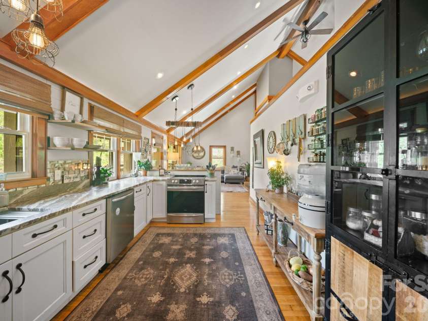 25 View Ridge Parkway, Leicester, NC 28748.  MLS# CAR4368592, YatesRealty ID 19983. 