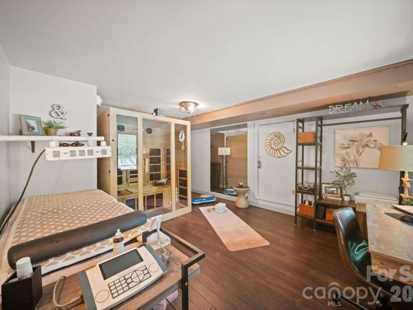 25 View Ridge Parkway, Leicester, NC 28748.  MLS# CAR4368592, YatesRealty ID 19983. 
