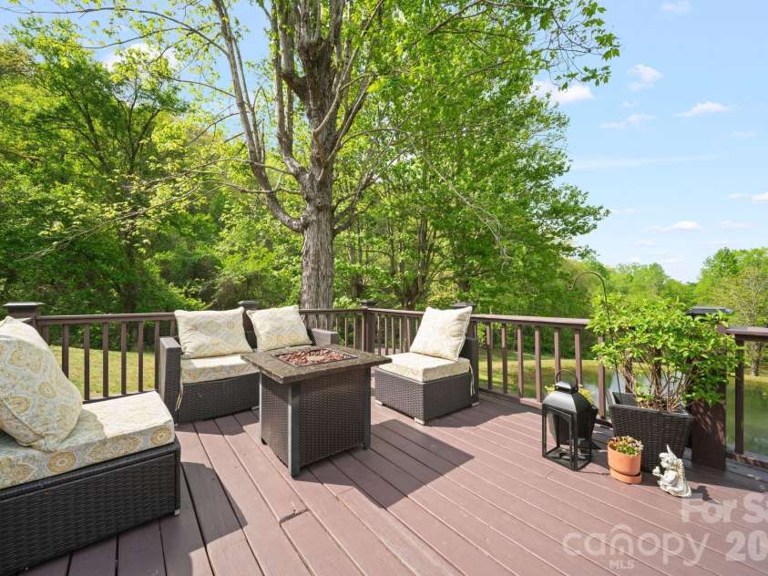 25 View Ridge Parkway, Leicester, NC 28748.  MLS# CAR4368592, YatesRealty ID 19983. 