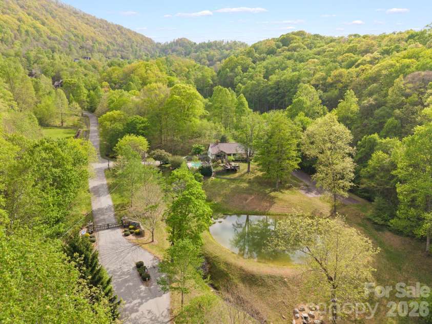 25 View Ridge Parkway, Leicester, NC 28748.  MLS# CAR4368592, YatesRealty ID 19983. 