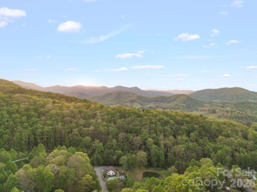 25 View Ridge Parkway, Leicester, NC 28748.  MLS# CAR4368592, YatesRealty ID 19983. 