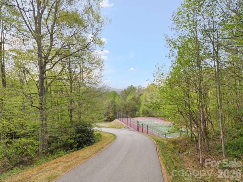 25 View Ridge Parkway, Leicester, NC 28748.  MLS# CAR4368592, YatesRealty ID 19983. 