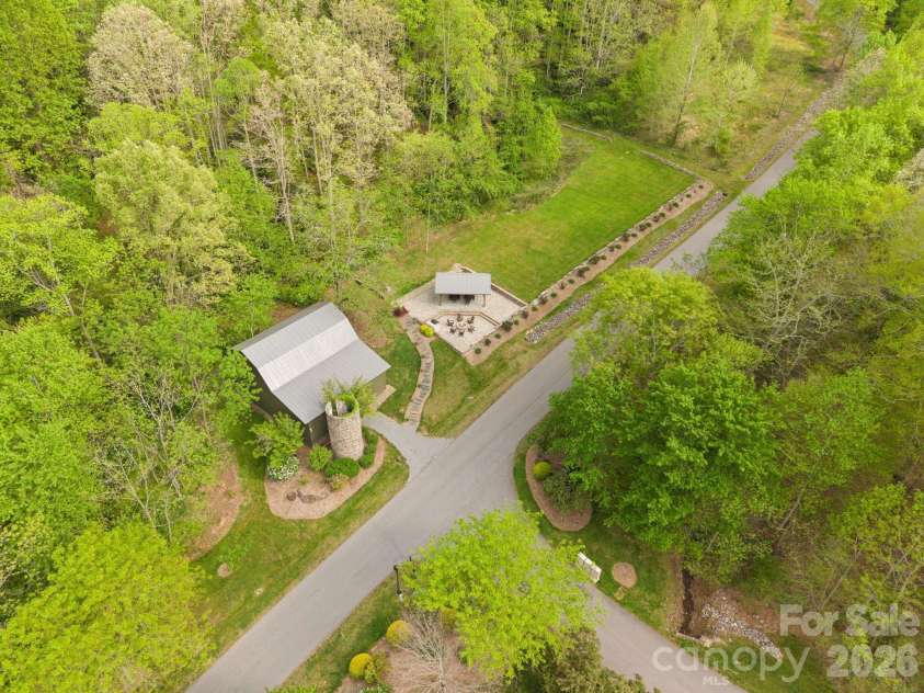 25 View Ridge Parkway, Leicester, NC 28748.  MLS# CAR4368592, YatesRealty ID 19983. 