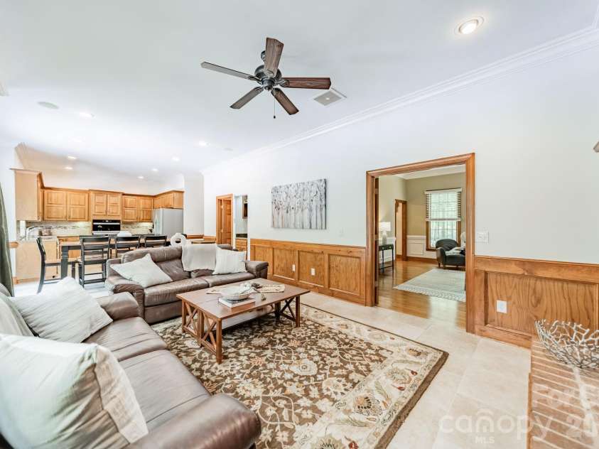 3307 Sandalwood Lane, Waxhaw, NC 28173.  MLS# CAR4373211, YatesRealty ID 19984. 