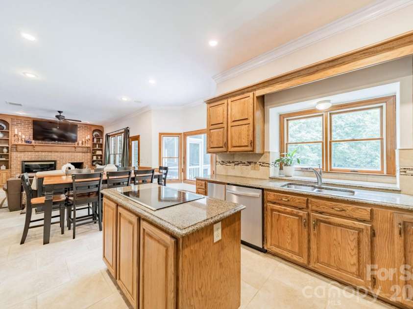 3307 Sandalwood Lane, Waxhaw, NC 28173.  MLS# CAR4373211, YatesRealty ID 19984. 