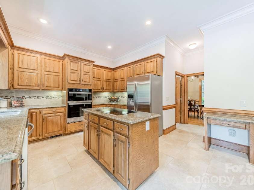 3307 Sandalwood Lane, Waxhaw, NC 28173.  MLS# CAR4373211, YatesRealty ID 19984. 