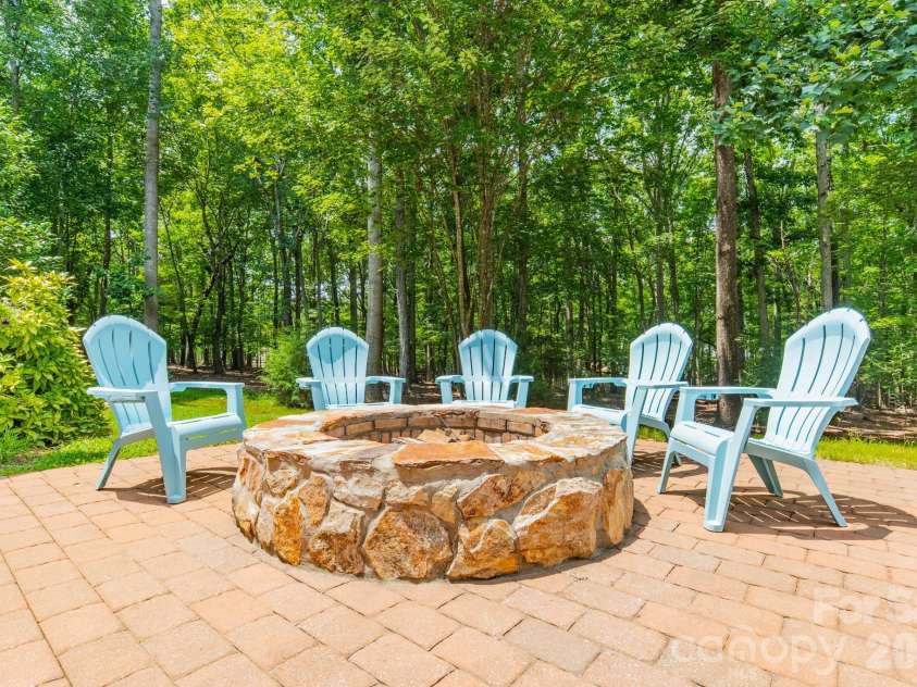 3307 Sandalwood Lane, Waxhaw, NC 28173.  MLS# CAR4373211, YatesRealty ID 19984. 