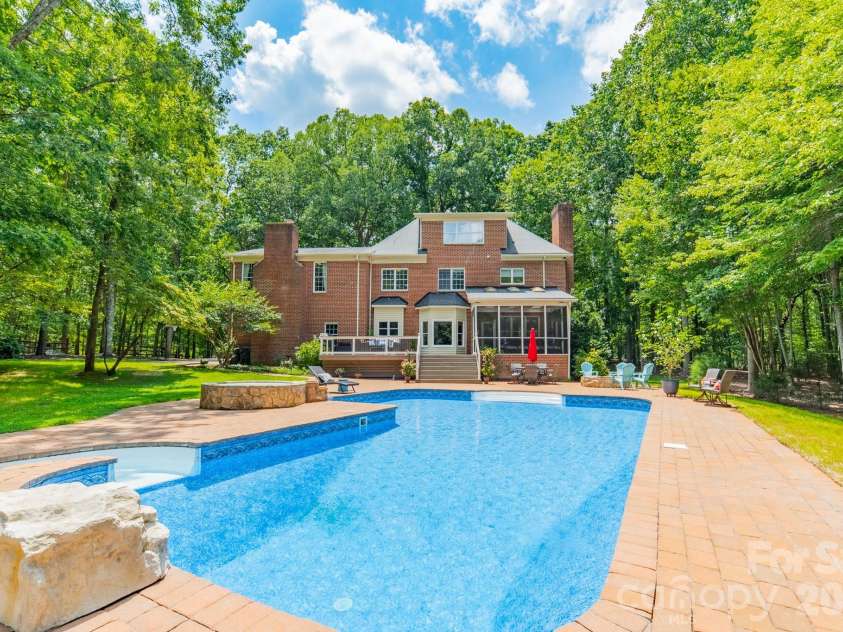 3307 Sandalwood Lane, Waxhaw, NC 28173.  MLS# CAR4373211, YatesRealty ID 19984. 