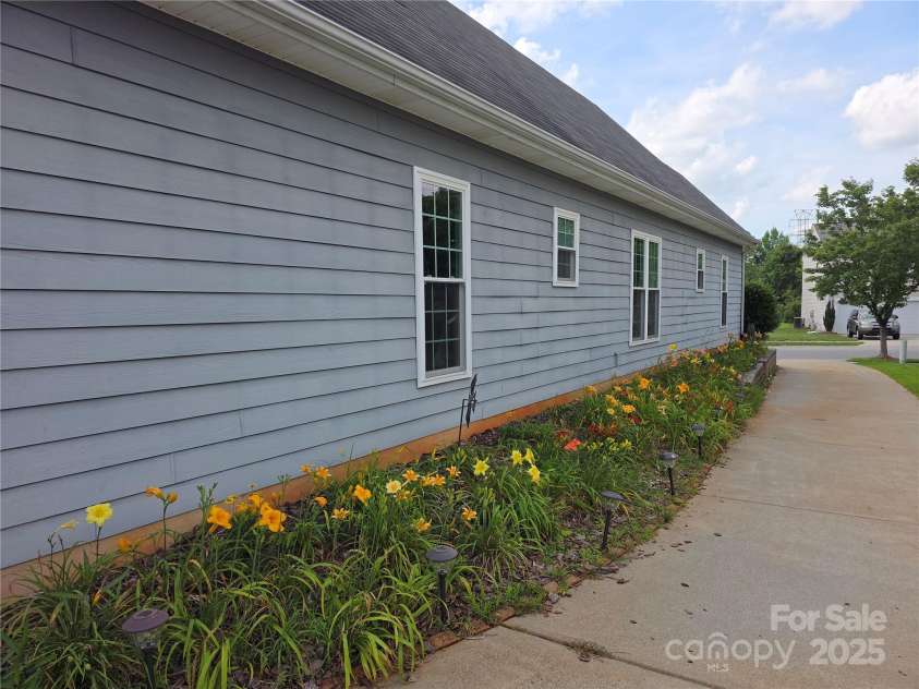 4032 Wilgrove Way Drive, Charlotte, NC 28213.  MLS# CAR4271810, YatesRealty ID 19984. 