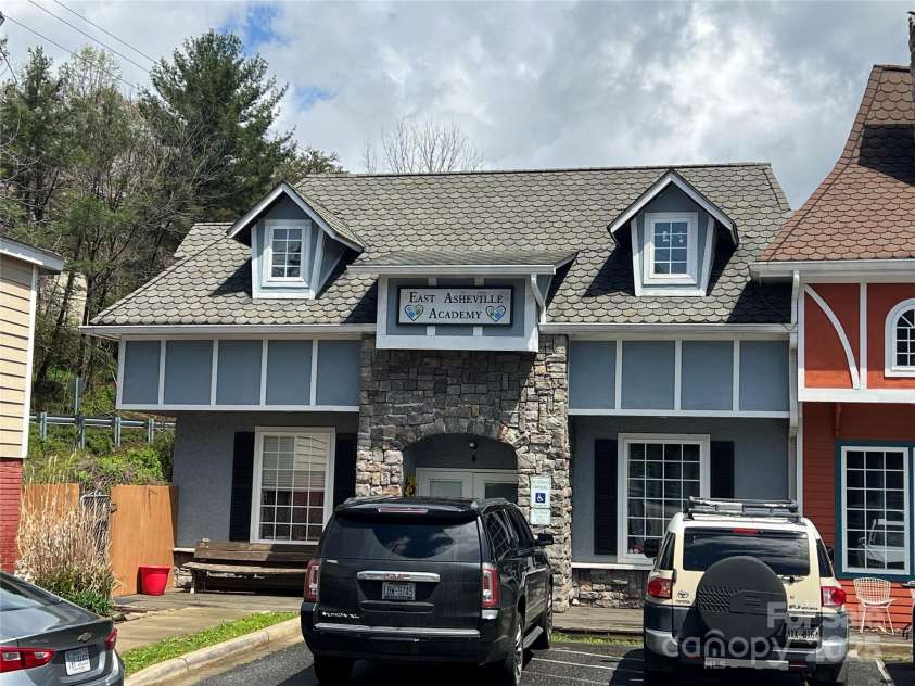 74 Beverly Road, Asheville, NC 28805.  MLS# CAR4239115, YatesRealty ID 19986. East Asheville Academy