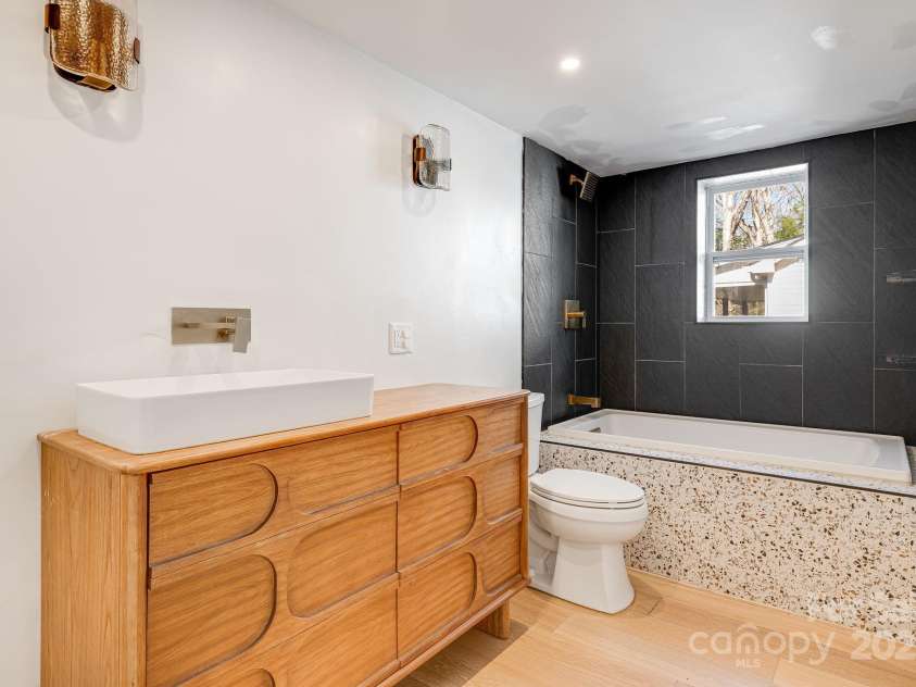 74 Beverly Road, Asheville, NC 28805.  MLS# CAR4239115, YatesRealty ID 19986. Full primary en suite bathroom