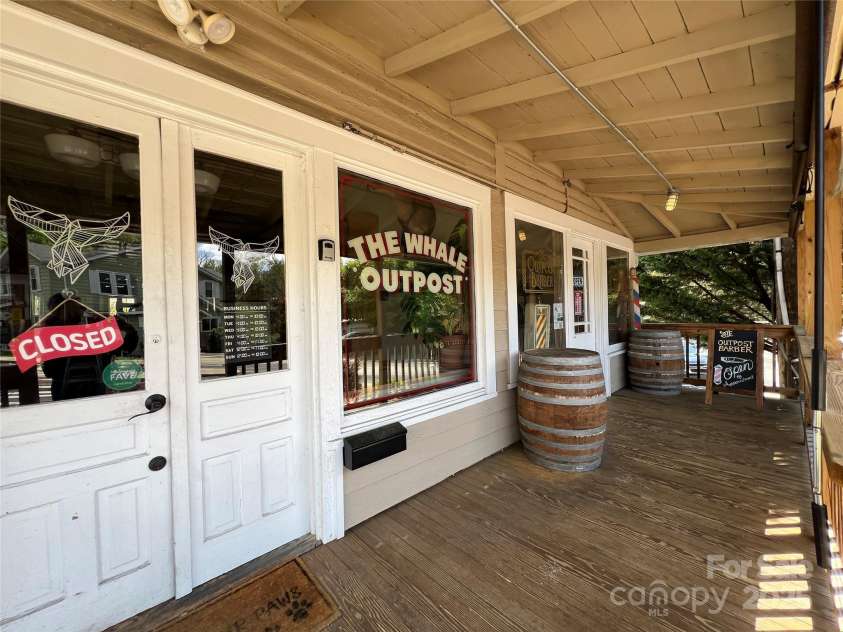 74 Beverly Road, Asheville, NC 28805.  MLS# CAR4239115, YatesRealty ID 19986. Whale Outpost and barber shop-in the neighborhood!
