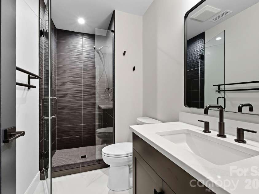 25 Ted Linn Drive, Fairview, NC 28730.  MLS# CAR4374836, YatesRealty ID 19987. Lower Level Full Bathroom