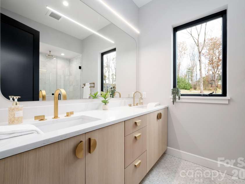 25 Ted Linn Drive, Fairview, NC 28730.  MLS# CAR4374836, YatesRealty ID 19987. Primary Ensuite Bath with Custom Spa-like Finishes