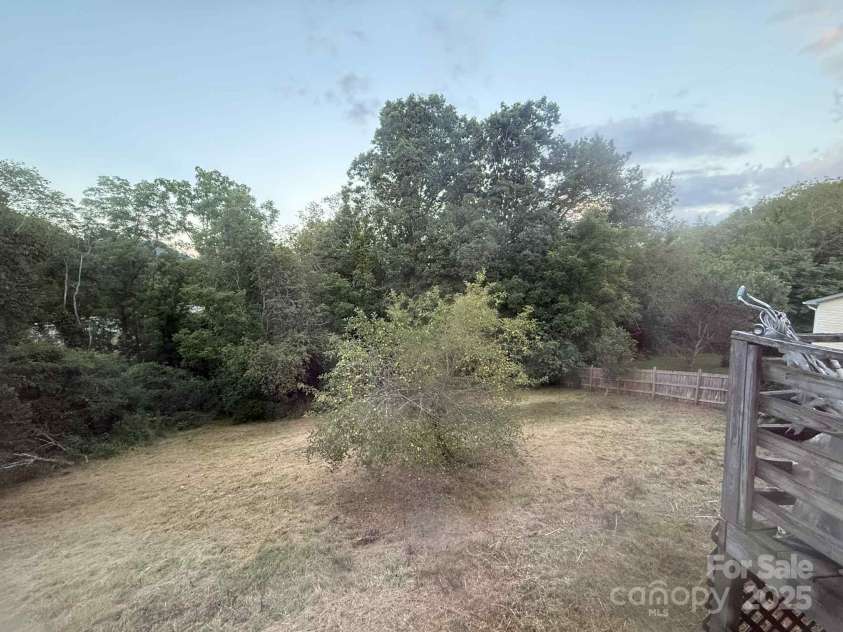 1060 Canton Road, Canton, NC 28716.  MLS# CAR4254189, YatesRealty ID 19988. 