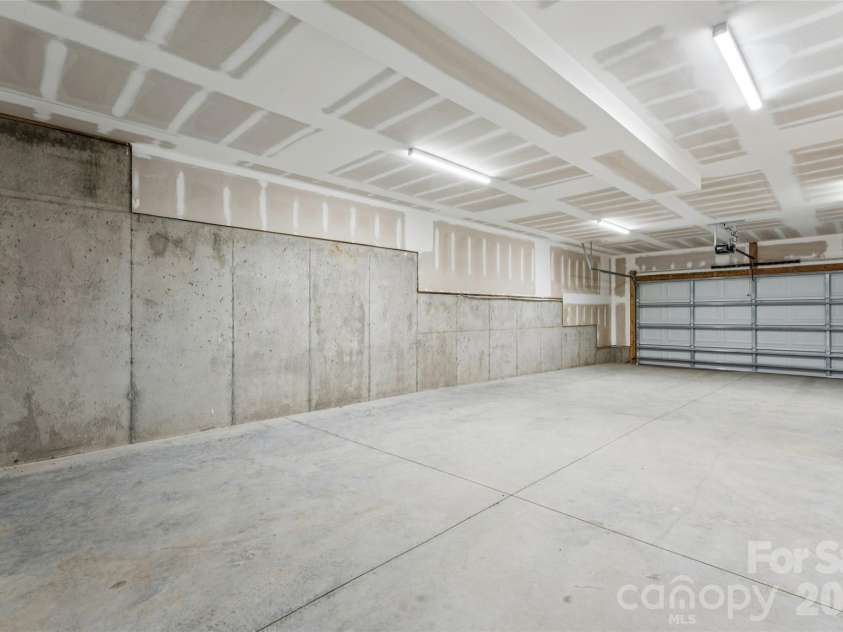 5840 Pittmon Lane, Kannapolis, NC 28081.  MLS# CAR4374428, YatesRealty ID 19989. GIGANTIC GARAGE!