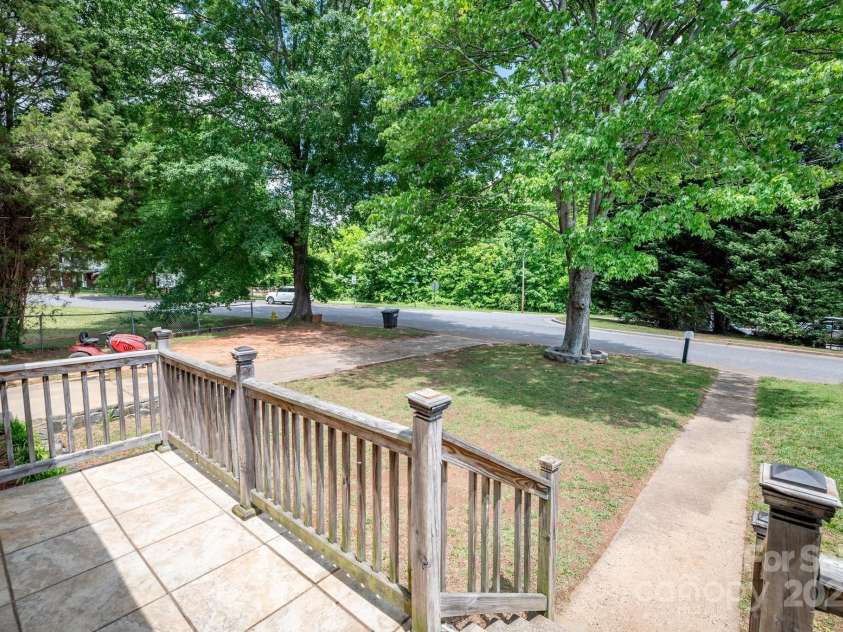 734 Club Drive, Statesville, NC 28677.  MLS# CAR4255559, YatesRealty ID 19989. Front Porch