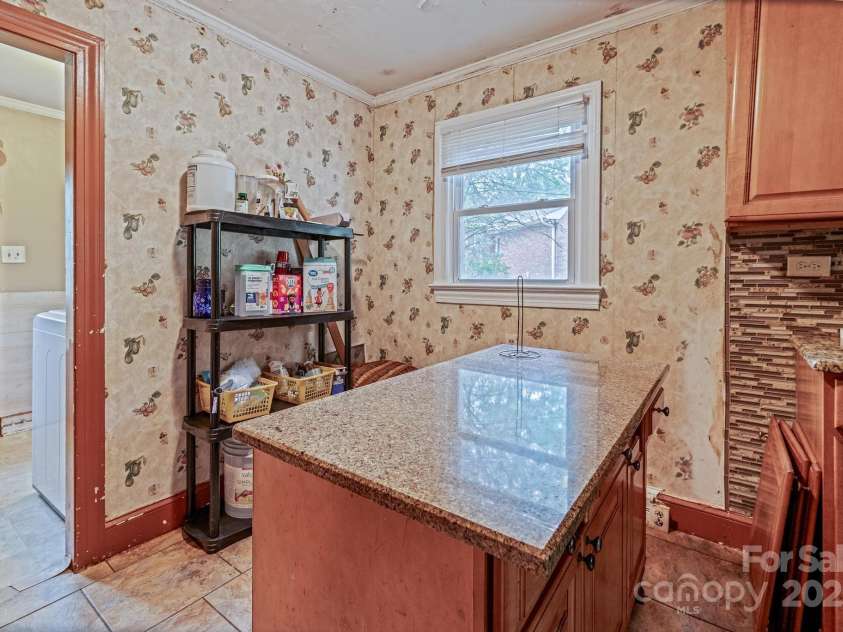 734 Club Drive, Statesville, NC 28677.  MLS# CAR4255559, YatesRealty ID 19989. Kitchen Island