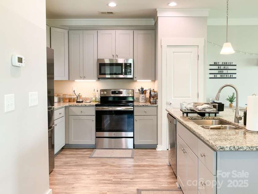 200 Button Willow Street, Taylors, SC 29687.  MLS# CAR4292718, YatesRealty ID 1999. 