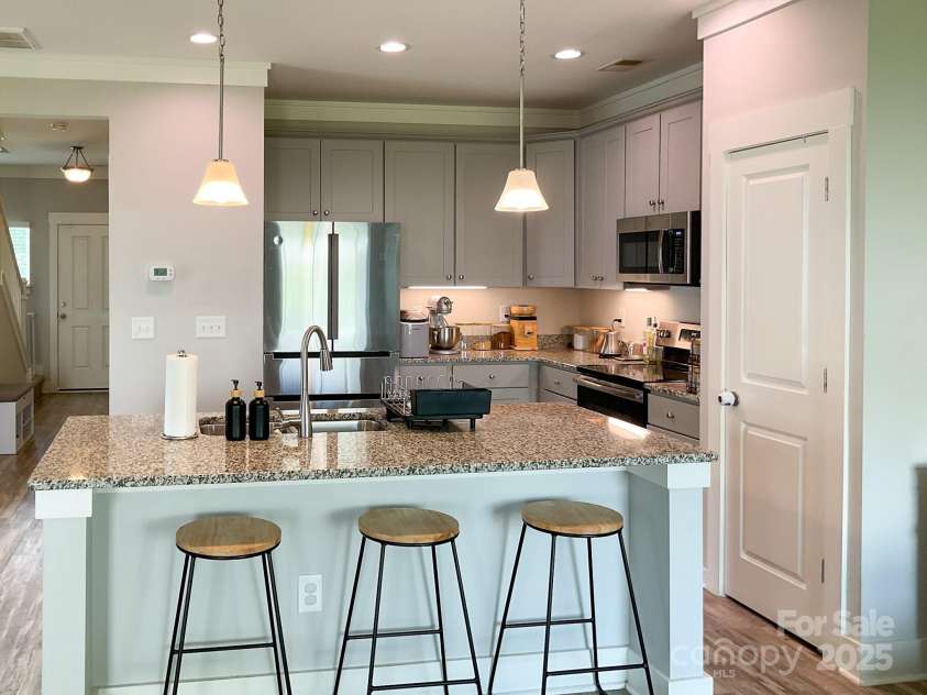 200 Button Willow Street, Taylors, SC 29687.  MLS# CAR4292718, YatesRealty ID 1999. 