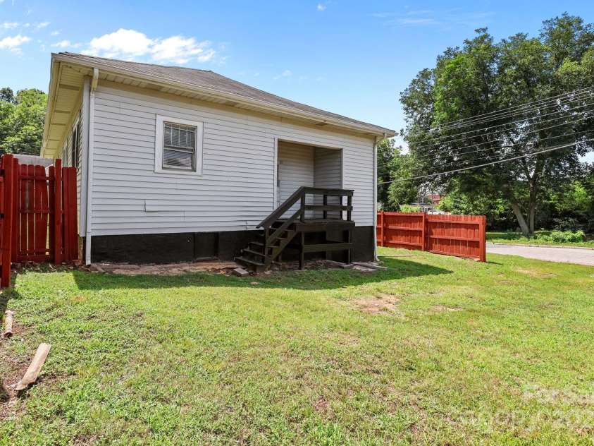 200 Martin Luther King Jr Avenue, Salisbury, NC 28144.  MLS# CAR4280378, YatesRealty ID 19990. 