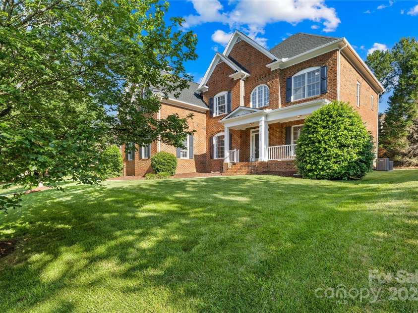 10024 Hazelview Drive, Charlotte, NC 28277.  MLS# CAR4260424, YatesRealty ID 19991. 