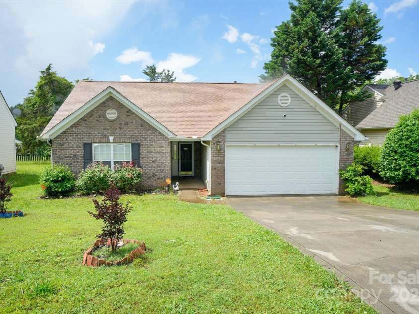 4037 Lakota Court, Charlotte, NC 28269.  MLS# CAR4258473, YatesRealty ID 19993. 