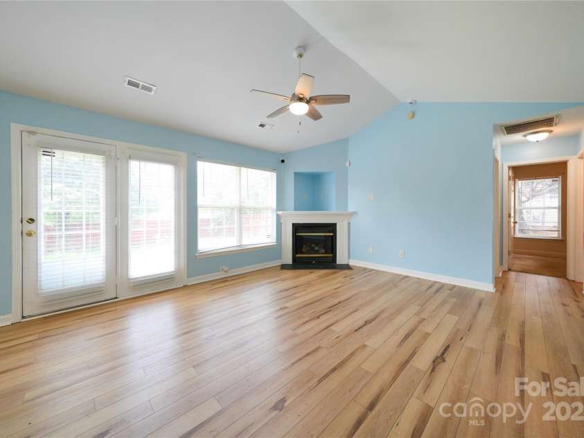 4037 Lakota Court, Charlotte, NC 28269.  MLS# CAR4258473, YatesRealty ID 19993. 