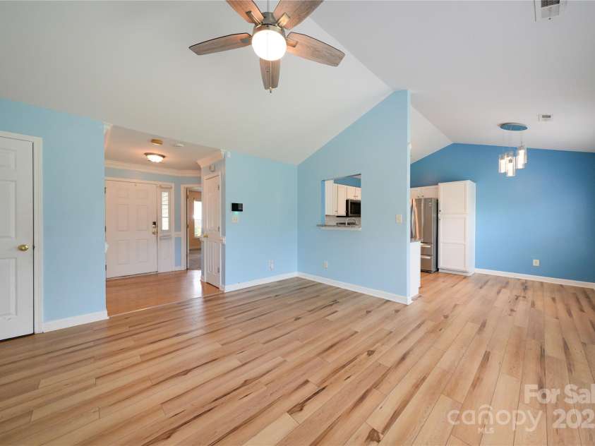 4037 Lakota Court, Charlotte, NC 28269.  MLS# CAR4258473, YatesRealty ID 19993. 