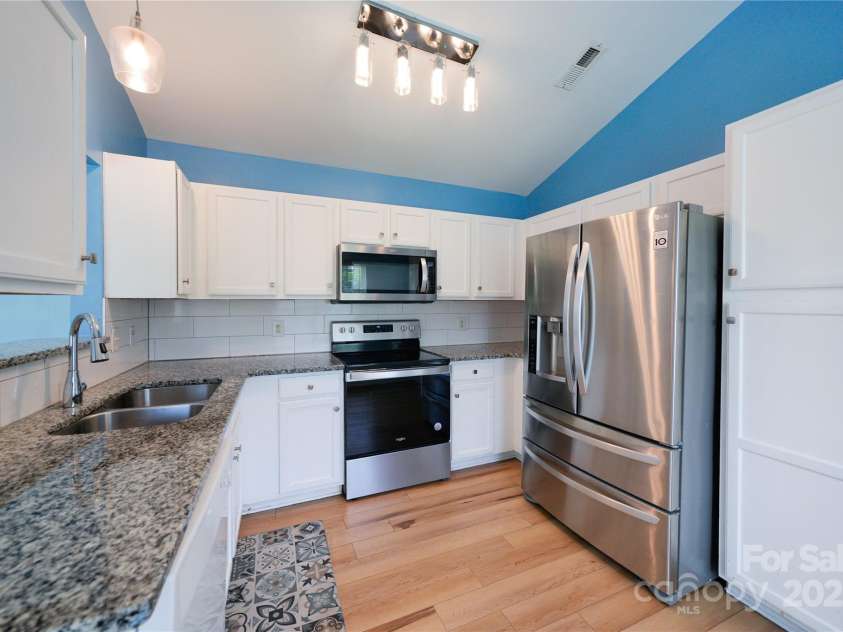 4037 Lakota Court, Charlotte, NC 28269.  MLS# CAR4258473, YatesRealty ID 19993. 